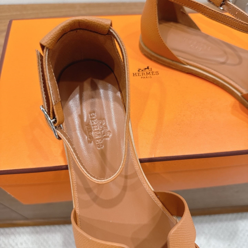 H**me5 sandals